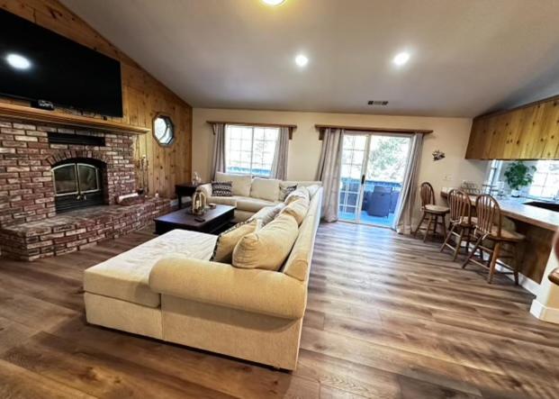 Bluebird Cabin Crestline Exterior photo